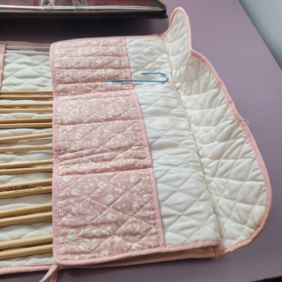 Lovingly Used Knitting Needles Set In Vinyl & Cloth Cases - Picture 7 of 9